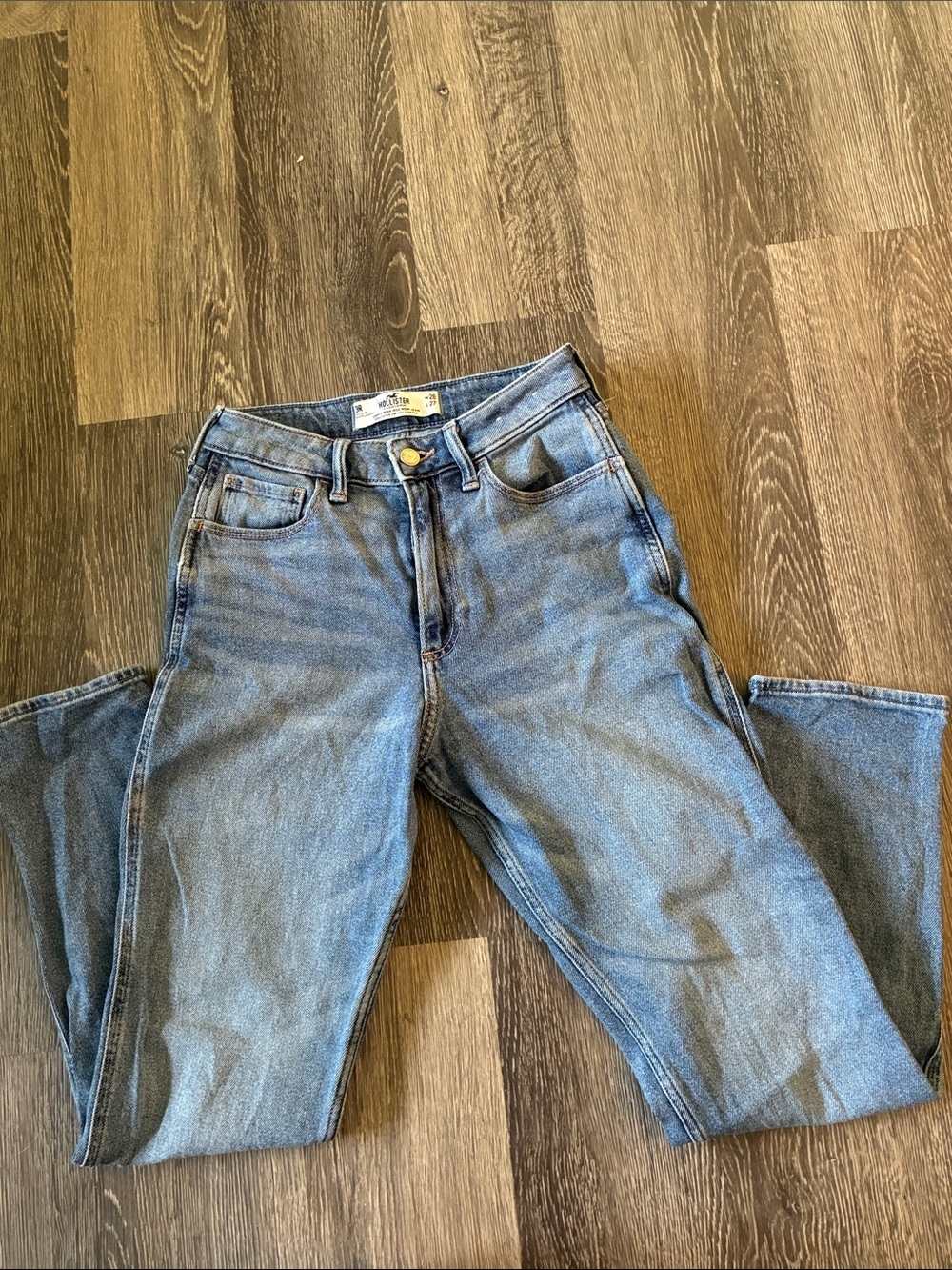 Hollister Light Blue curvy High-Rise mom jeans Women’s Jeans. B20